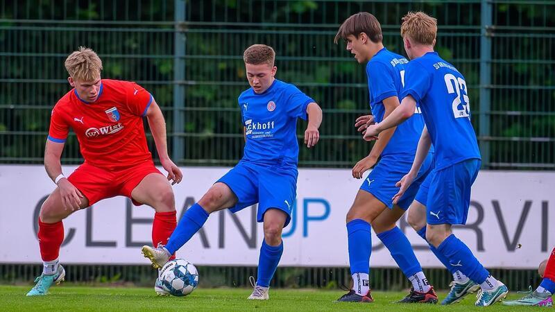 Luca Rost (am Ball) war beim Sieg gegen die SV Drochtersen/Assel III der überragende Mann auf dem Platz.
