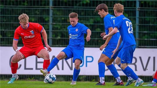 Luca Rost (am Ball) war beim Sieg gegen die SV Drochtersen/Assel III der überragende Mann auf dem Platz.