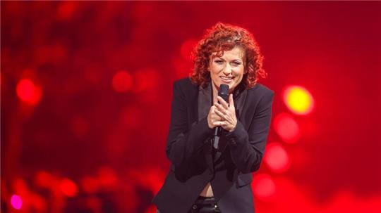 Lucy Diakovska kümmert sich gerne um ältere Hunde.