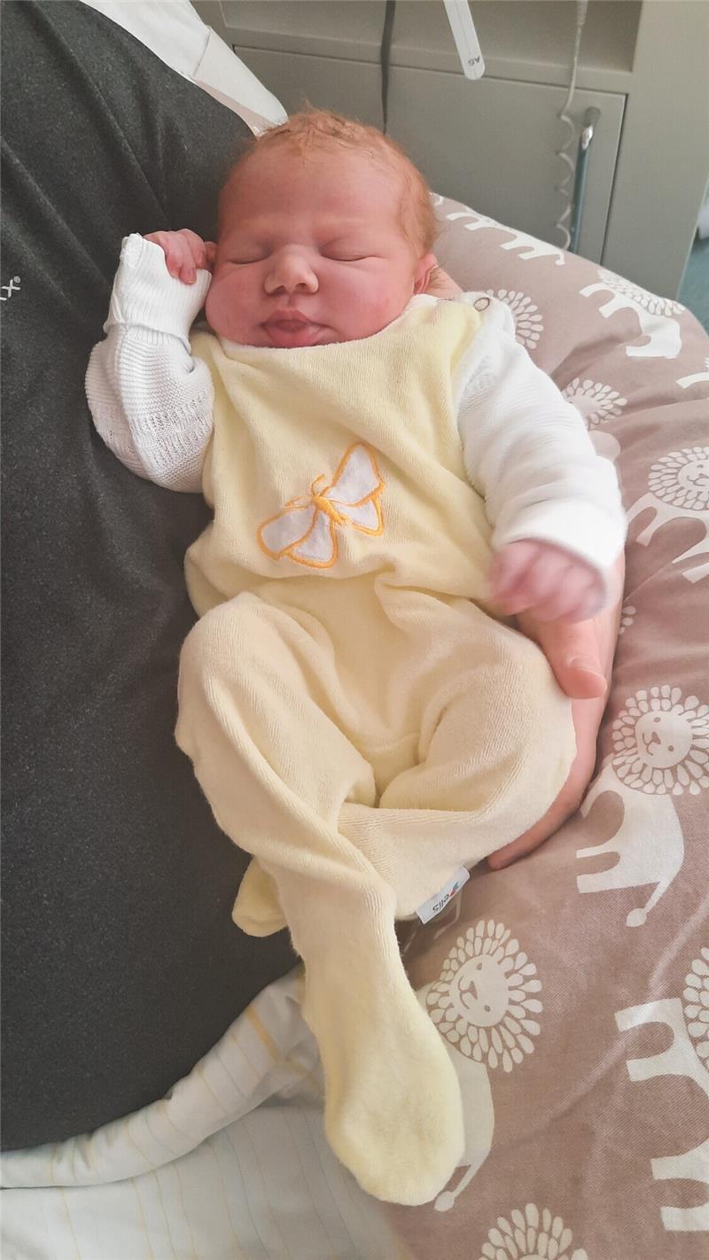 Lucy und Meryem Sema sind die Neujahrsbabys im Kreis Stade Lucy, das Neujahrsbaby im Elbe Klinkum Stade. Foto: Elbe Kliniken