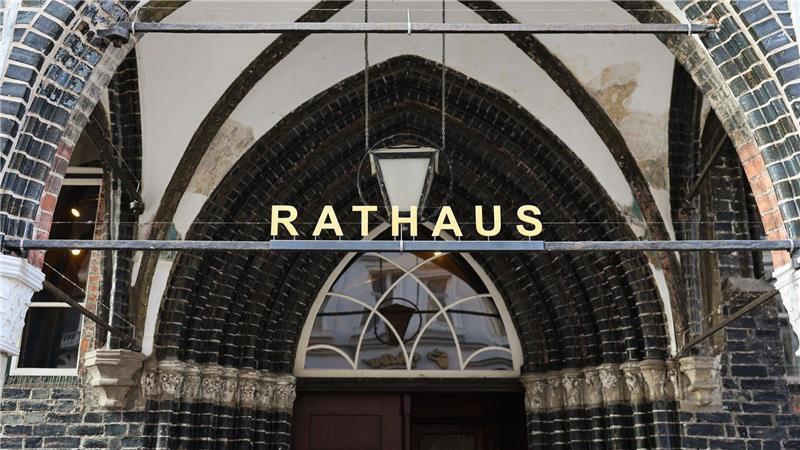 Lübecks Stadtspitze will als Vorbild für die Bürgerinnen und Bürgern ihre Kenntnisse in Erster Hilfe auffrischen. (Archivbild) 