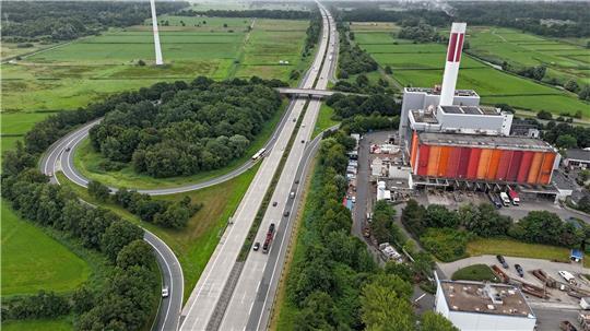 Luftaufnahme der A27-Zufahrt Bremerhaven-Zentrum.