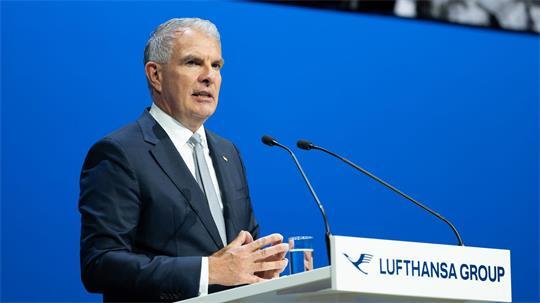 Lufthansa-Chef Carsten Spohr rechnet mit noch höheren Lasten durch den Iran-Krieg. (Archivbild) 