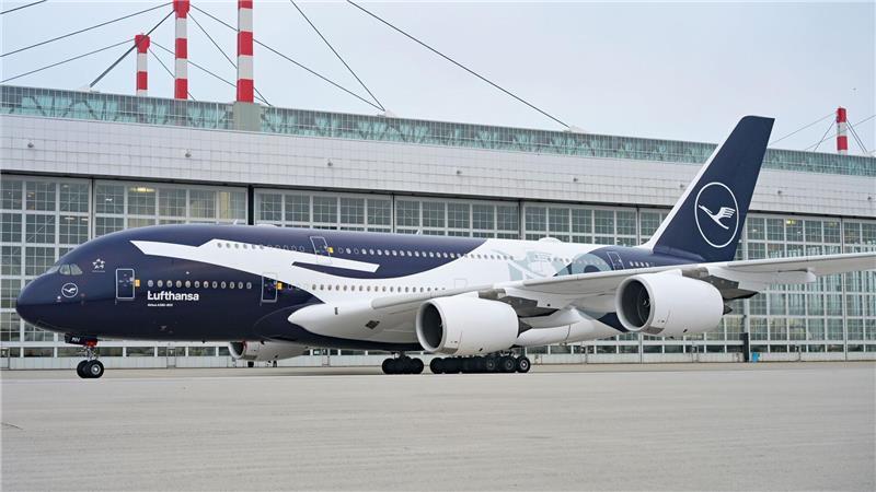 Lufthansa feiert ihr Jubiläum auch mit auffälligen Sonderlackierungen. 
