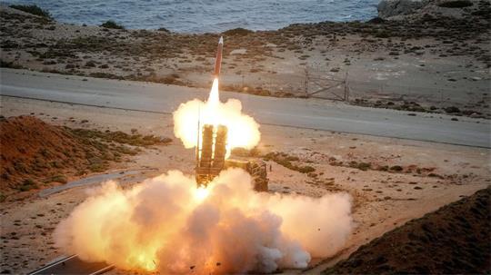 Luftwaffe feuert eine Patriot-Flugabwehrrakete