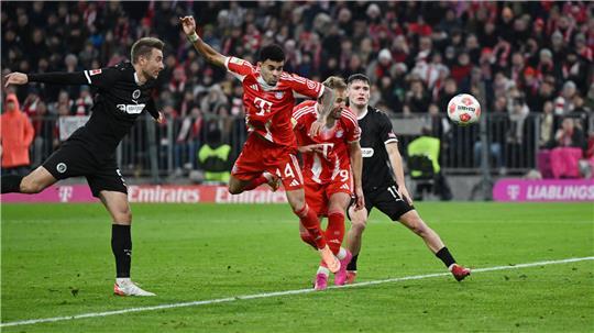 Luis Díaz (2vl, Bayern München) erzielt das Tor zum 2:1.