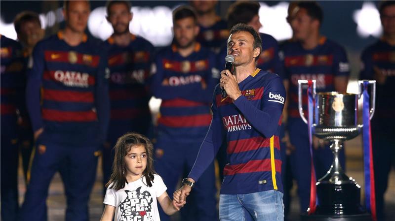 Jubel im Himmel: Das Meisterwerk von PSG und Luis Enrique Luis Enrique hält 2016 Xana an der Hand, den Champions-League-Triumph mit Paris Saint-Germain widmete er seiner 2019 gestorbenen Tochter.