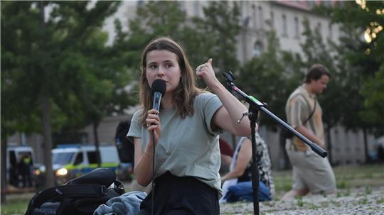 Luisa Neubauer, Sprecherin von Fridays for Future, hält eine neue Gasförderung in der Nordsee vor der Insel Borkum für nicht notwendig. (Archivbild)