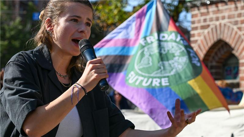 Bilder des Tages Luisa Neubauer spricht beim bundesweiten Klimastreik in Potsdam