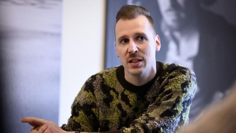Lukas Strobel, besser bekannt als der Rapper Alligatoah, lebt seit etwa 15 Jahren in Berlin.