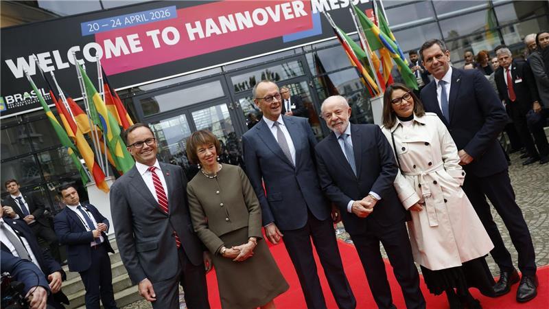 Lula wird bei seiner Deutschlndreise von seiner Frau Janja begleitet.