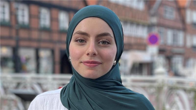 Luna Ahmad am Buxtehuder Fleth.