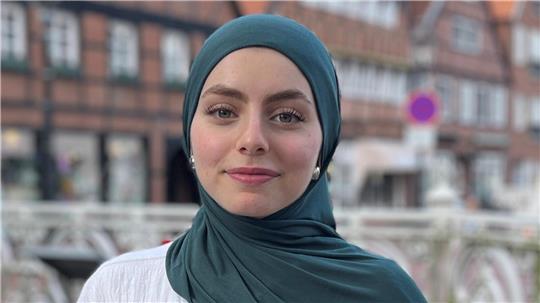 Luna Ahmad am Buxtehuder Fleth.