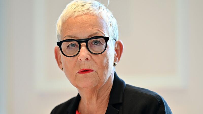 Ausländische Ärzte in Deutschland im Behörden-Stau Lundershausen nannte die Zusammenarbeit zwischen den verschiedenen Behörden, die für den Start eines ausländischen Arztes in Deutschland nötig sind, „sicherlich ausbaufähig“.