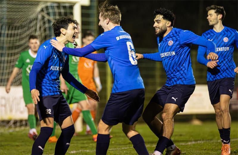 Luqman Krugmeier (links) erzielte beide Treffer für A/O.