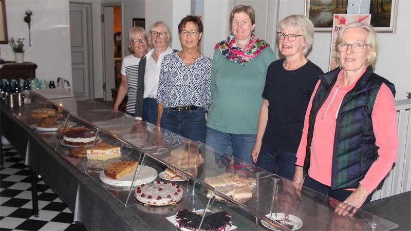 Dorfladen, Höfe, Deko: Was Oldendorfs Betriebe zu bieten haben Lust auf Süßes? Knapp 50 Kuchen und Torten haben die Damen des Kultur- & Heimatvereins Oldendorf in ihrem Angebot.