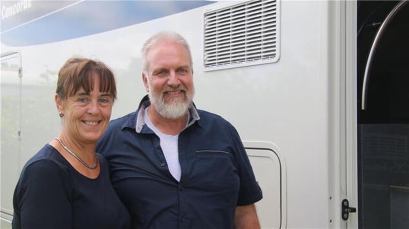 Luxus auf Rädern: Else und Wolfgang Meyer reisen mit dem Concorde-Cruiser und gelegentlich kleinem Fiat als Stadtmobil. 