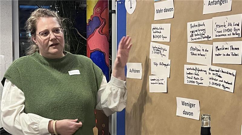 Lydia Goldschmidt von der Geschäftsstelle der Leader-Region Altes Land und Geestrand stellt Zukunftsprojekte vor.