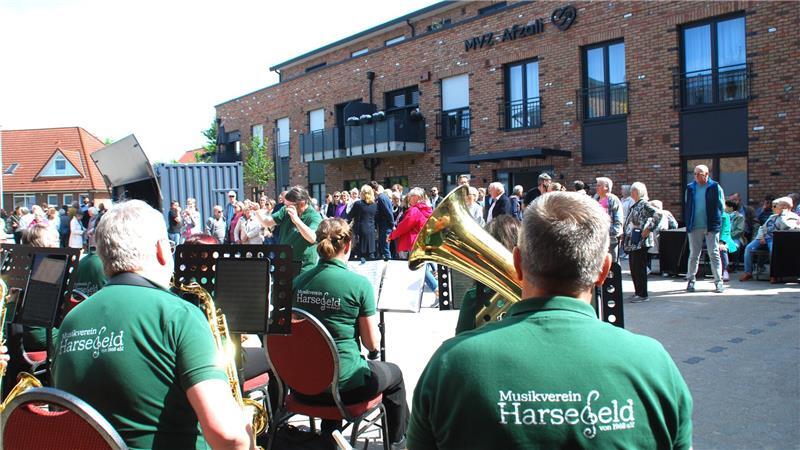 MVZ-Eröffnung mit Klängen des Harsefelder Musikvereins.