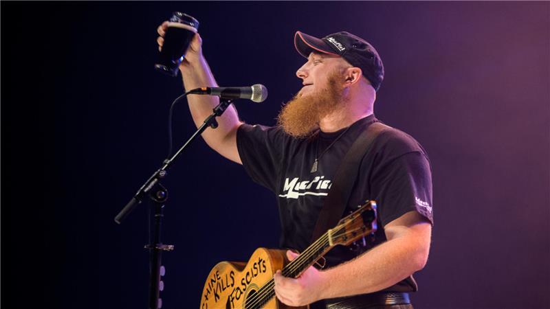 Torfrock und Strandfete: Twielenfleth wird zur Partyhochburg MacPiet bestreitet das Vorprogramm von Torfrock.