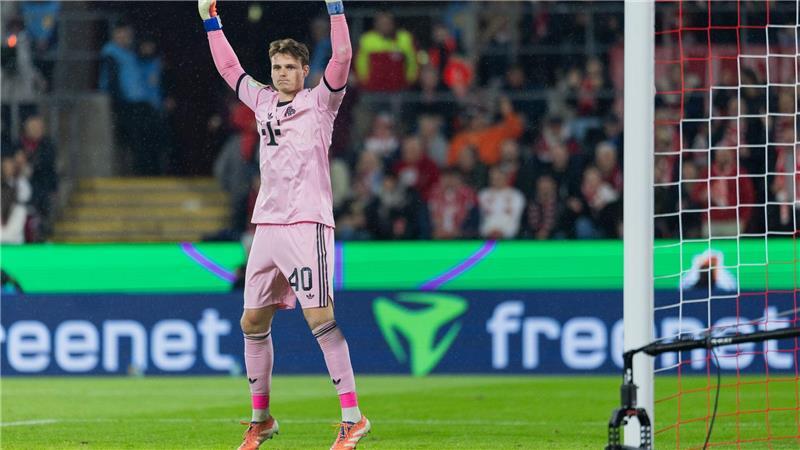 Machte an alter Wirkungsstätte ein starkes Spiel: Bayern-Keeper Urbig.