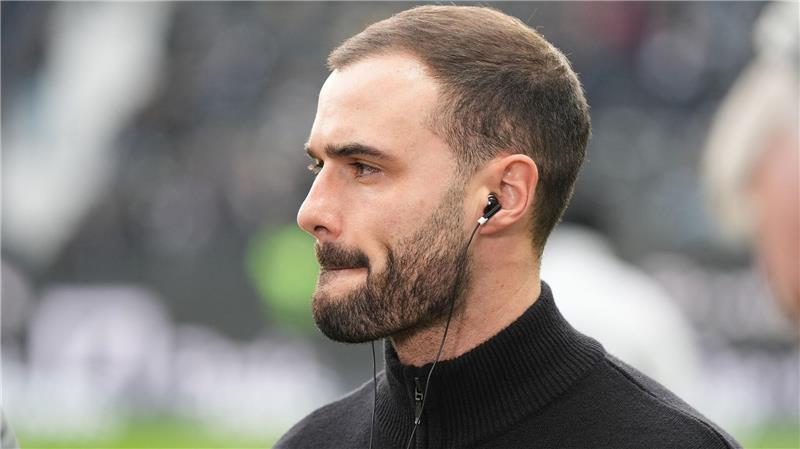 Eintracht verliert auch letztes Spiel vor Riera-Start Machte sein letztes Spiel als Interimstrainer: Dennis Schmitt.