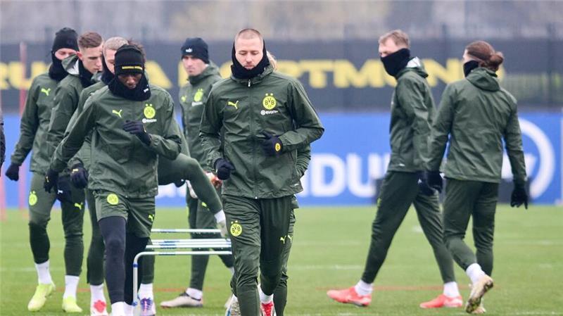 Klarer Kopf, heißes Herz: BVB hofft auf Lissabon-Effekt Machte zuletzt eine unglückliche Figur: Dortmunds Waldemar Anton (M).