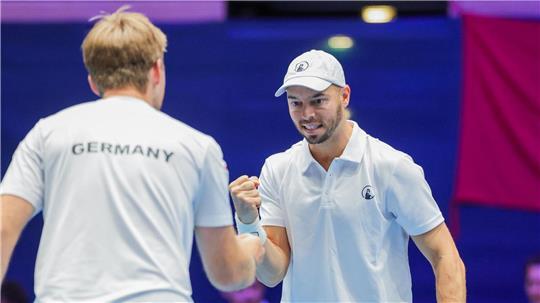 Machten es im Doppel nach furiosem Start spannend: Kevin Krawietz (l) und Tim Pütz (r).