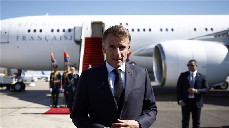 Schwerer Start für Regierung in Paris - Misstrauensanträge Macron ruft die Parteien auf, auf Stabilität hinzuarbeiten.