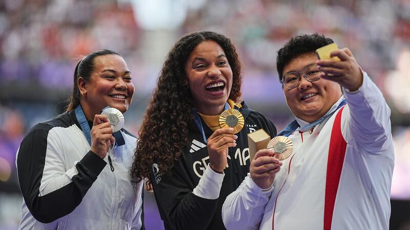 Ogunleye nach vier Medaillen: Gezeigt, was in uns steckt Maddison-Lee Wesche (l) holte SIlber hinter Ogunleye, Song Jiayuan gewann Bronze