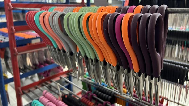 IHK-Präsident aus Harsefeld: „Ich bin doch nur ein armer Scherenschleifer“ Made in Germany: Scheren für verschiedenste Funktionen werden bei Scheren Paul in Harsefeld hergestellt.