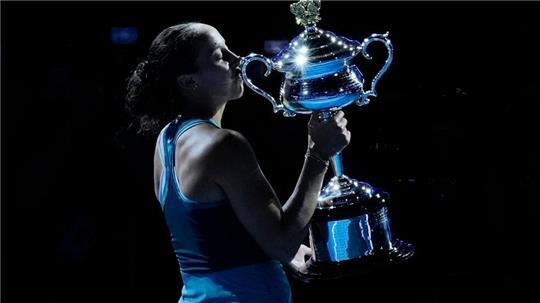 Madison Keys wollte den Pokal gar nicht mehr aus den Händen geben