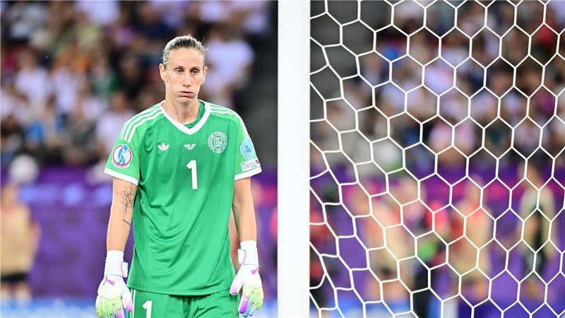 „Einfach nur Enttäuschung“: DFB-Frauen unterliegen Spanien Mächtig beschäftigt: Torfrau Ann-Katrin Berger.