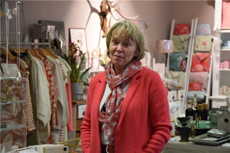 März 2020, der Tag des Lockdowns: Edith Garbers in ihrem Geschäft in Jork. Foto: Battmer