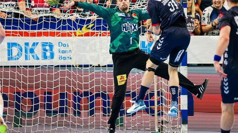 Magdeburgs Torhüter Sergey Hernandez (l) war der entscheidende Spieler.