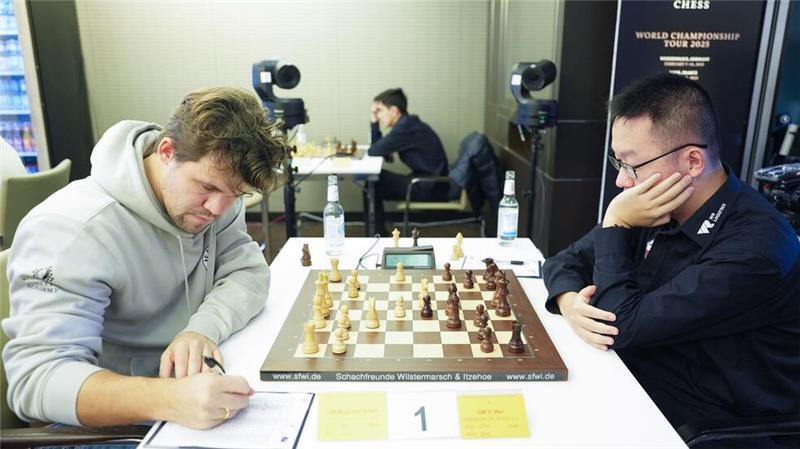 Superstar Carlsen führt St. Pauli aus der Abstiegszone Magnus Carlsen (l) spielt Anfang Februar wieder in Norddeutschland.