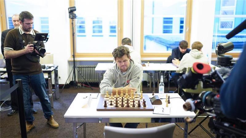 Magnus Carlsen saß am Wochenende zweimal für den FC St. Pauli am Brett.