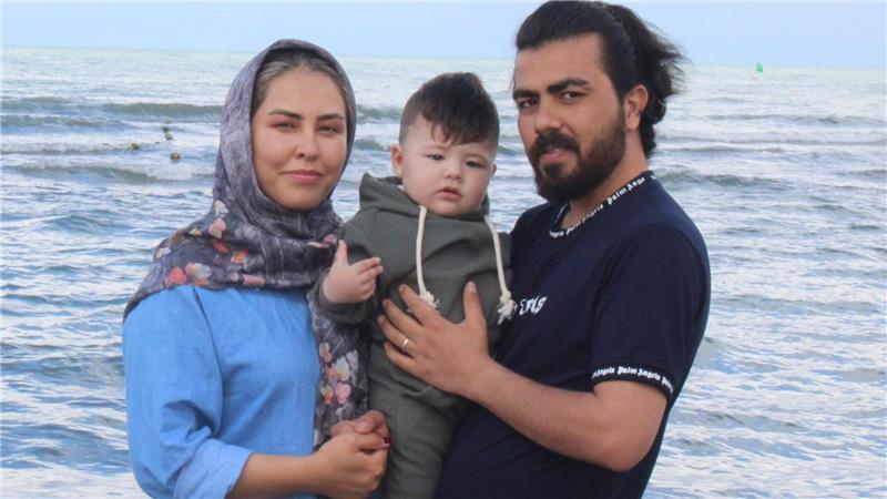 Keine Chance für die Saberis: Familie darf nicht nach Deutschland kommen Mahdi Saberi (r.) mit Ehefrau Maria Hayaty und Sohn Moheb.