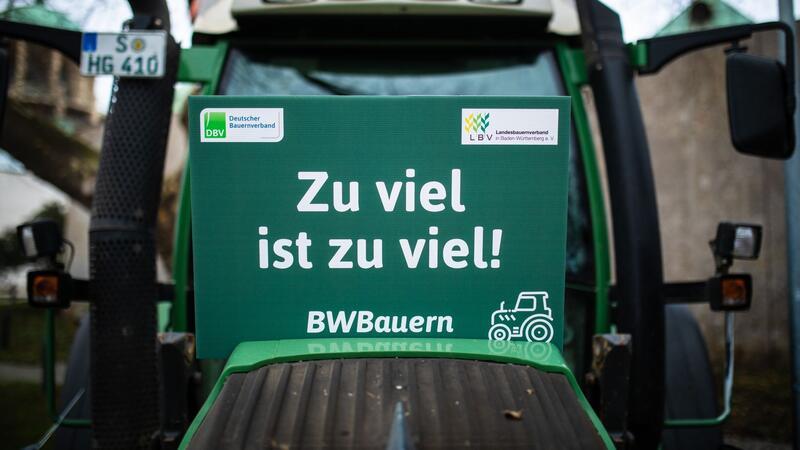 Bauernverband ruft zu Mäßigung auf Mahnwache vom Landesbauernverband Baden-Württemberg in Stuttgart.