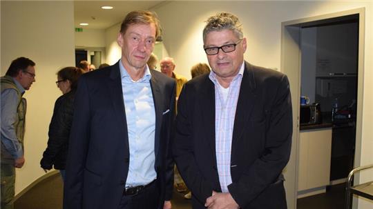 Maik Julitz (links) und der ehemalige Spiegel-Kulturchef Matthias Matussek im November 2019 bei einem gemeinsamen Auftritt im Buxtehuder Stadthaus.