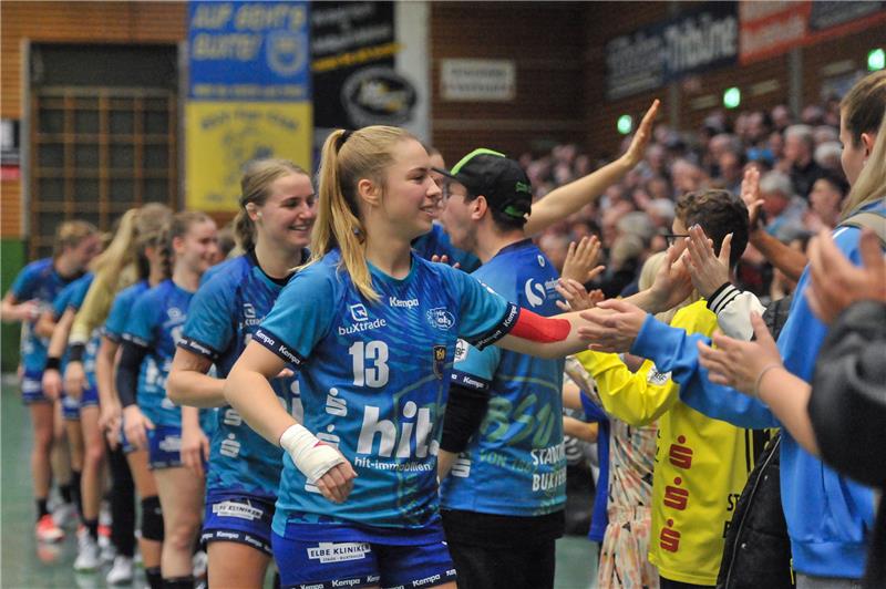 Mailee Winterberg legt eine Handball-Pause ein. Foto: Jan Iso Jürgens