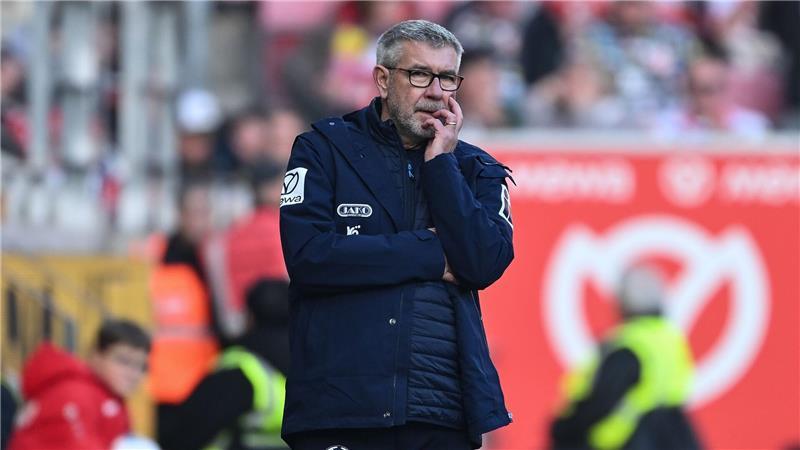 Mainz-Trainer Urs Fischer feiert am Tag des Spiels gegen den HSV seinen 60. Geburtstag.  