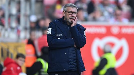 Mainz-Trainer Urs Fischer feiert am Tag des Spiels gegen den HSV seinen 60. Geburtstag.  