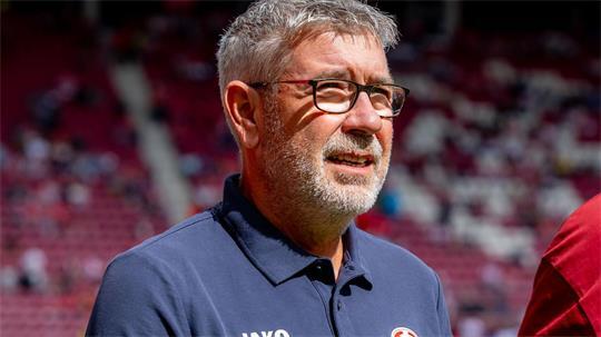 Mainz-Trainer Urs Fischer fordert eine bessere Verwertung von Standardsituationen. (Archivbild)