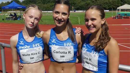 Maite Kira Conseil, Carlotta Reichert und Linn Hartlef (von links) freuten sich über persönliche Bestleistungen.
