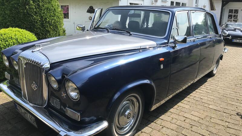 Majestätisch kommt der Daimler Jaguar DS 420 daher.