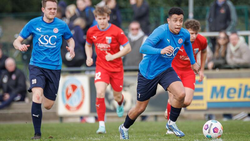 Malcolm Brunkhorst (rechts) hat für A/O bisher 13 Treffer in der Landesliga erzielt. Jetzt wurde er für die Nationalmannschaft von Mauritius nominiert.