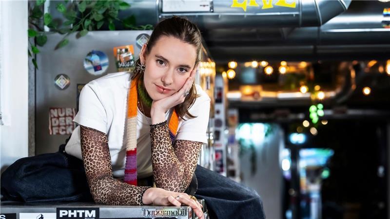 Malou Lovis ist in Wettringen (NRW) aufgewachsen.