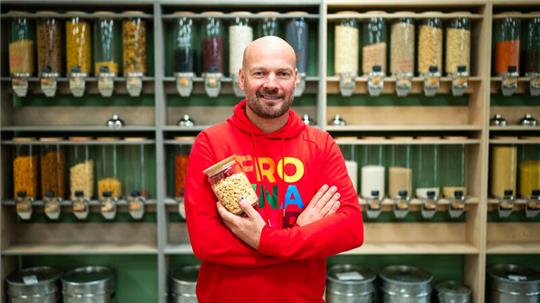 Malte Melloh, Gründer des Unverpackt-Geschäfts "FrohNatur" in Reppenstedt.