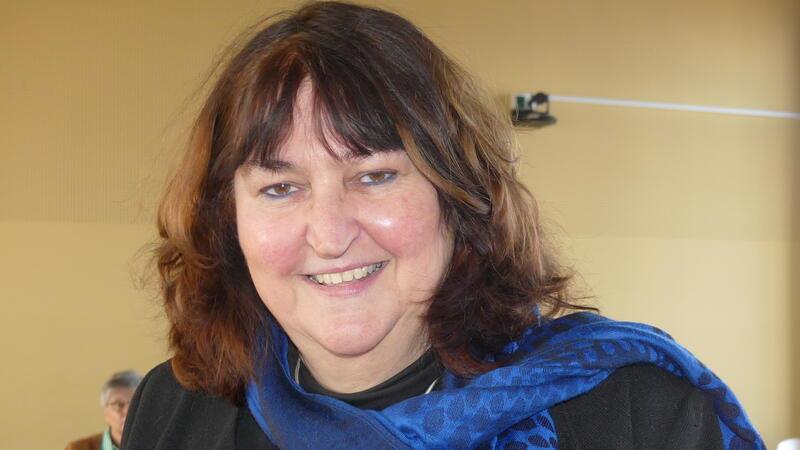 Pflegenotstand: „Nicht alle Kliniken werden sich am Markt halten können“ „Man hat in der Vergangenheit nicht transparent gemacht, wie wichtig die Gesundheitsberufe sind“, sagt Prof. Dr. Barbara Zimmermann, Fachbereichsleiterin Gesundheit und Vizepräsidentin der Hochschule 21.